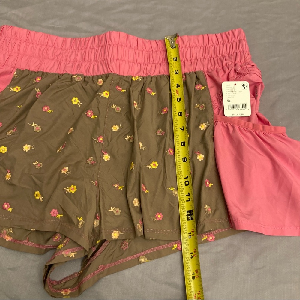 Free People Get Your Flirt On Embroidered Shorts Brown Pink Floral XL NWT - Picture 8 of 11